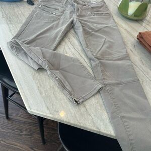 Blank NYC Stylish Gray Zippered Pants size 29 skinny